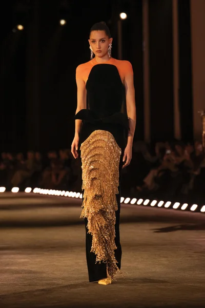 Look 16